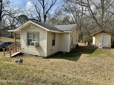 Welcome to 313 Josephine Street in the heart of Gloster - photo 2