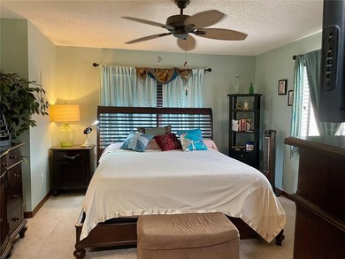 Well cared for 2 story colonial style home in the non HOA - photo 4