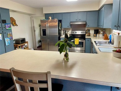 Well cared for 2 story colonial style home in the non HOA - photo 7