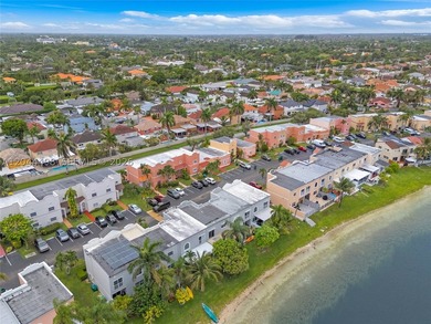 Beautifully maintained townhome featuring a spacious and - photo 14