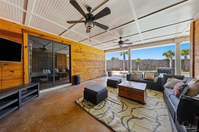 (PAID OFF SOLAR PANELS :)- Immaculate custom built home in - photo 17