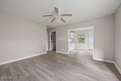 Charming 2-bedroom, 1-bath bungalow on Jacksonville's westside! - photo 3