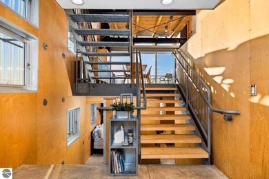 The nationally acclaimed Chameleon House. Designed by renowned - photo 9