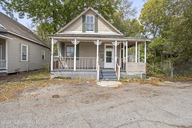 Prime investment opportunity! This fixer-upper is priced for - photo 1
