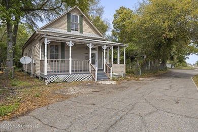 Prime investment opportunity! This fixer-upper is priced for - photo 2