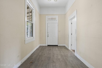 Prime investment opportunity! This fixer-upper is priced for - photo 3