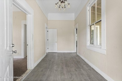 Prime investment opportunity! This fixer-upper is priced for - photo 4