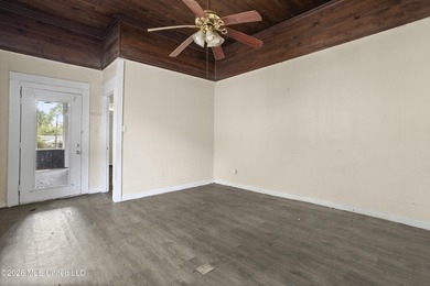 Prime investment opportunity! This fixer-upper is priced for - photo 6