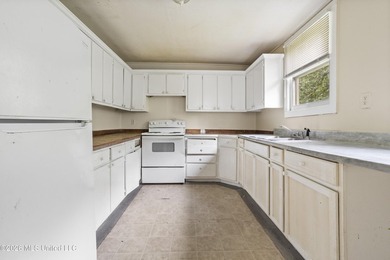 Prime investment opportunity! This fixer-upper is priced for - photo 10