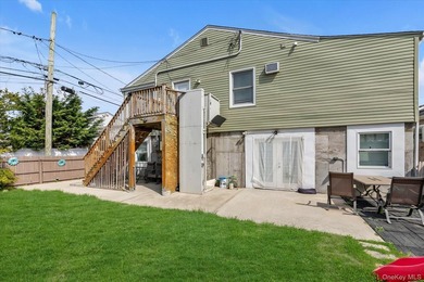 Welcome to 27 Edwin Court. A charming bungalow set on a rare - photo 12