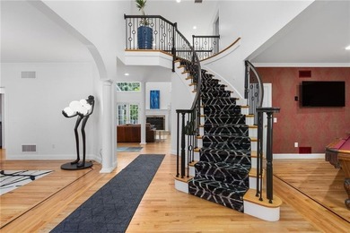 19 Cassandra Lane is a beautiful combination of some classic - photo 12