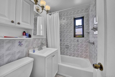 Welcome to this beautifully maintained lower unit, move-in-ready - photo 15