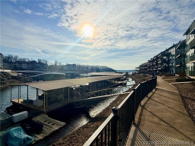 Step into easy lake living with a completely turn-key 2 bed, 2