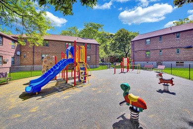Welcome to this beautifully maintained lower unit, move-in-ready - photo 19
