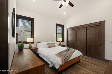 Rare opportunity to own a beautifully appointed, single-level - photo 20
