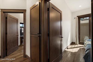 Rare opportunity to own a beautifully appointed, single-level - photo 23