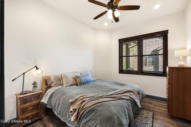 Rare opportunity to own a beautifully appointed, single-level - photo 27