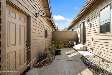 Rare opportunity to own a beautifully appointed, single-level - photo 30