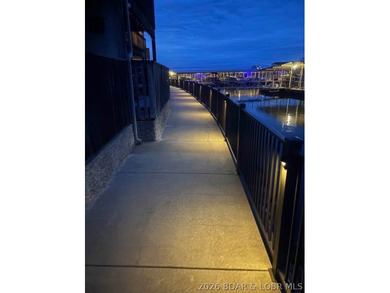 Step into easy lake living with a completely turn-key 2 bed, 2 - photo 36