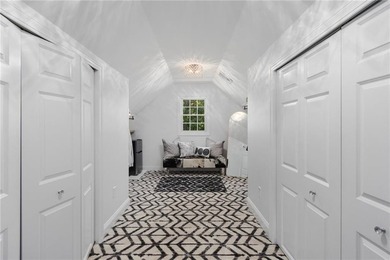 19 Cassandra Lane is a beautiful combination of some classic - photo 37