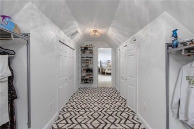 19 Cassandra Lane is a beautiful combination of some classic - photo 38