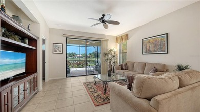 Enjoy EXPANSIVE LAKE VIEWS from this light-filled Bella Vista - photo 5