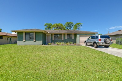 Under contract-accepting backup offers. Welcome to 2565 SE - photo 3
