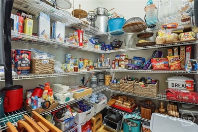 Welcome to luxury living in the highly sought-after Waterways - photo 16