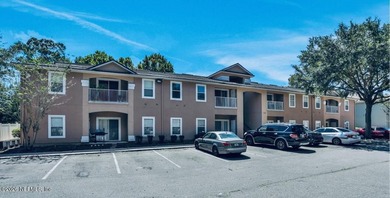 Move right into this charming condo located in the gated Manotak - photo 1