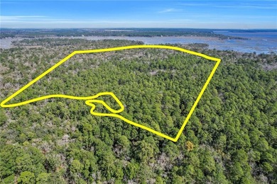 Drizzle Bluff Retreat is a captivating property nestled in the - photo 5