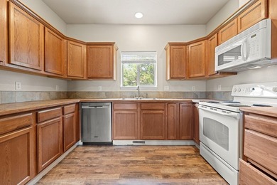 Enjoy effortless mountain living in this well-appointed - photo 11