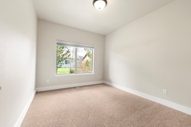 Enjoy effortless mountain living in this well-appointed - photo 13