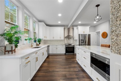 Welcome home to 623 1st Ave N in Safety Harbor FL that is set on - photo 4