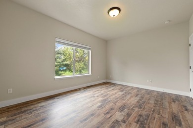 Enjoy effortless mountain living in this well-appointed - photo 21