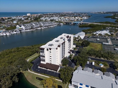 MOVE-IN READY, EASY LIVING RETREAT with a PRIVATE, DIRECT WEST - photo 3