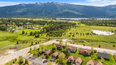 Enjoy effortless mountain living in this well-appointed - photo 26