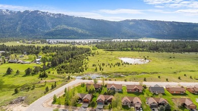 Enjoy effortless mountain living in this well-appointed - photo 28