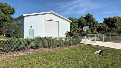 The ultimate live-work property:4 bedroom 2 bath home with - photo 31