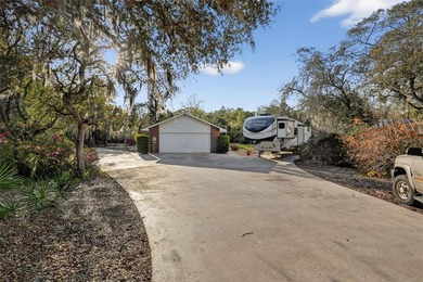OWNER-OCCUPIED CUSTOM-BUILT 2 BEDROOM, 2 BATH HOME WITH LARGE - photo 6