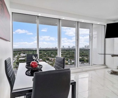 Rare corner residence in the heart of Downtown Hollywood - photo 2
