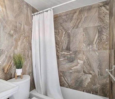 Rare corner residence in the heart of Downtown Hollywood - photo 5