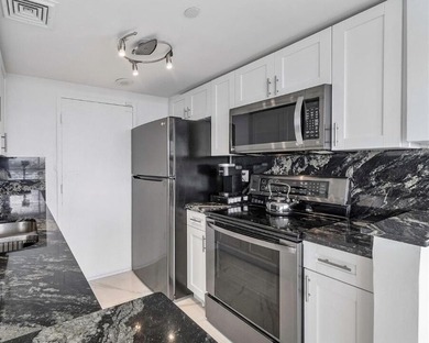 Rare corner residence in the heart of Downtown Hollywood - photo 6