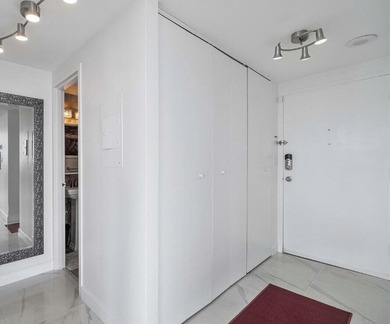 Rare corner residence in the heart of Downtown Hollywood - photo 9