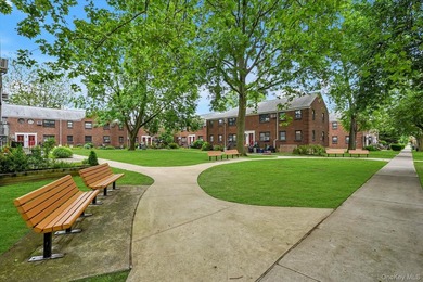 Corner Lower One Bedroom in Conveniently Located Clearview - photo 14
