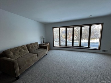 A great house located in a beautiful neighborhood with award - photo 3
