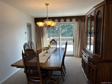 A great house located in a beautiful neighborhood with award - photo 4
