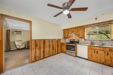 Welcome to this spacious and beautifully maintained 5-bedroom - photo 21