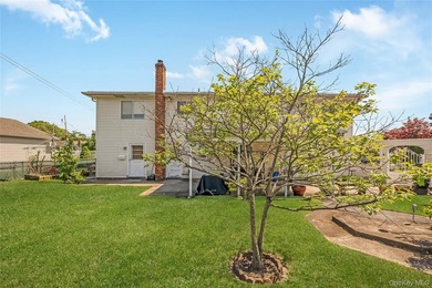 Welcome to this spacious and beautifully maintained 5-bedroom - photo 23