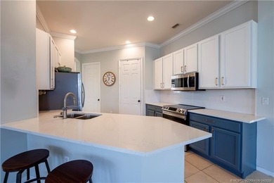 Price improvement! This stunning LAKEFRONT 3BR/2BA/2CG + den - photo 18