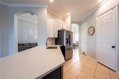 Price improvement! This stunning LAKEFRONT 3BR/2BA/2CG + den - photo 21